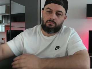 le modèle dravenpeak est en webcam porno dans un show sur le site camsoda, il possède les tags suivants: bear,english,uncut,orgasm,no smoking,no drinking,muscular,hazel eyes,handjob,fetish,daddy,bedroom,cock rating,chubby,cei,brutal,brown eyes,blowjob,black hair,big cock