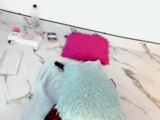 eiaswon's CamSoda show and profile