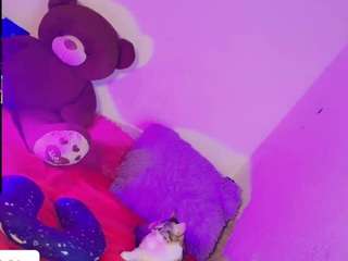 kiimsnow777 Live Webcam on CamSoda