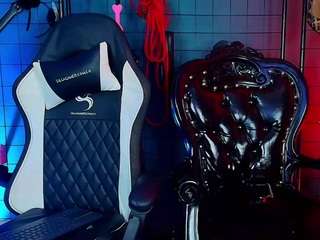 lucyqueenss Live Webcam on CamSoda