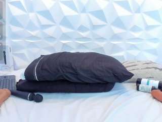 salem-cute from CamSoda is Freechat