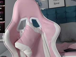 Live webcam model shirleyhot on Soda Cams