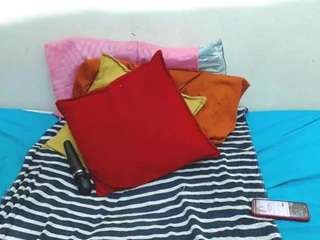 xbusttyboobsxx3 live cam profile