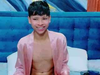 dilan-911 Live Webcam on CamSoda