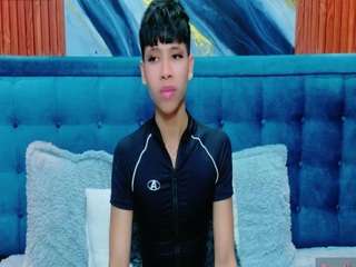 dilan-911's CamSoda show and profile