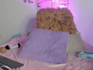 hellzel-moon Live Webcam on CamSoda