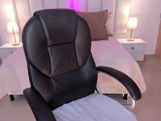 issi-loren from CamSoda is Freechat