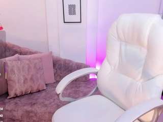 issi-loren Live Webcam on CamSoda