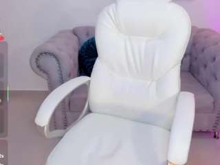 CamSoda's gorgeous Issi-loren is online now getting excited and peaking issi-loren from CamSoda
