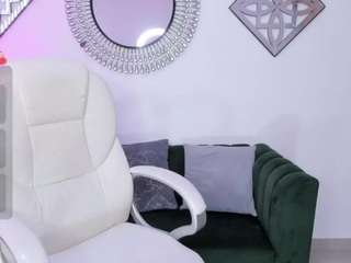 issi-loren from CamSoda is Freechat