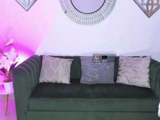 issi-loren's CamSoda show and profile