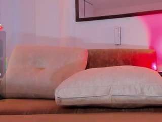 issi-loren's CamSoda show and profile