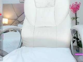 issi-loren's CamSoda show and profile