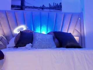 issi-loren's CamSoda show and profile