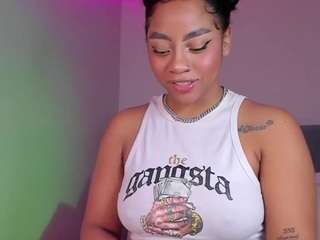 Live webcam model kaythebrowm1 on Soda Cams