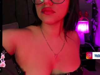 naomi-gomez webcam model