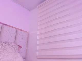 violeta-olsen live cam profile