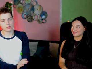  yudji-boy chat room