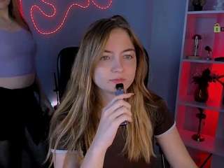 le modèle veronica-bubble est en webcam porno dans un show sur le site camsoda, il possède les tags suivants: ass bouncing,ass clapping,toys,teen 18,tattoos,skinny,sexting,lovense,joi,green eyes,foot fetish,drinking,cock rating,body massage,young adult,hd,small tits,brown hair