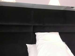 carolinelee Live Webcam on CamSoda