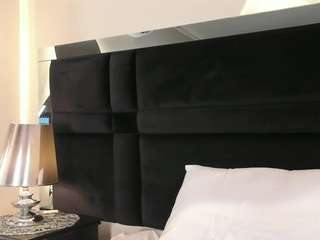 Caroline live webcam show