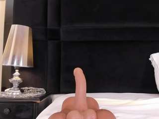 Caroline live cam preview