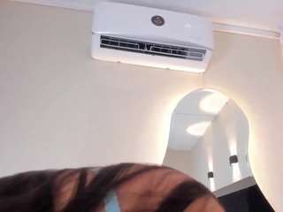 Caroline live cam preview