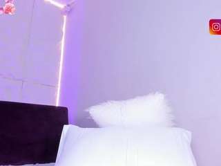 dulcegreem's CamSoda show and profile