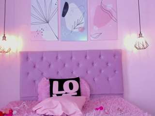 kamilyhn Live Webcam on CamSoda