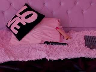 kamilyhn Live Webcam on CamSoda