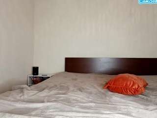 saranoir's CamSoda show and profile