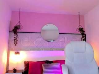 mia-dlucca Live Webcam on CamSoda