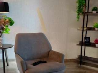 azaleemoeller's CamSoda show and profile