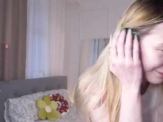 blue-bow from CamSoda is Freechat
