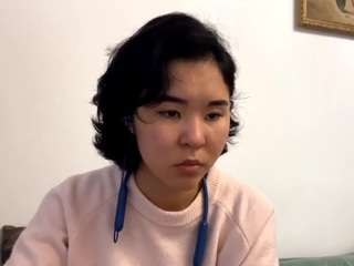 genniewaltemeyer, female webcam model,  years old, on live webcam