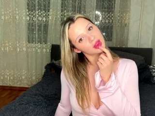 kareytringham's CamSoda show and profile