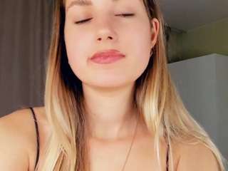 lorrilivernoche Live Webcam on CamSoda