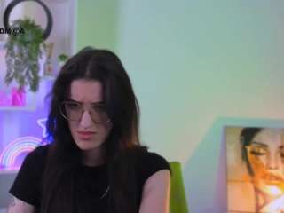 emily-cllar Live Webcam on CamSoda
