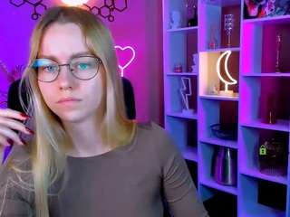 esma-shine Live Webcam on CamSoda