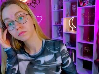 esma-shine Live Webcam on CamSoda