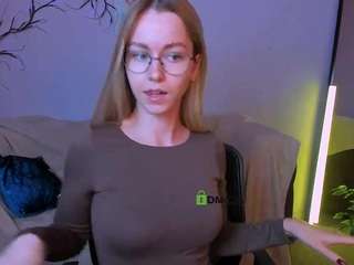 esma-shine Live Webcam on CamSoda