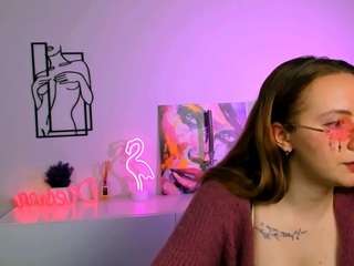 mila-glow camsoda