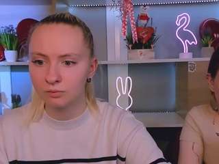 mila-glow Live Webcam on CamSoda