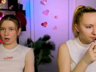 mila-glow's CamSoda show and profile