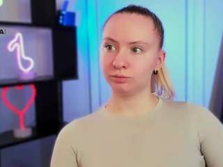 mila-glow Live Webcam on CamSoda