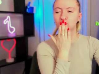 mila-glow, female webcam model,  years old, on live webcam