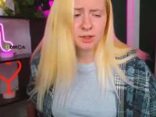 mila-glow's CamSoda show and profile