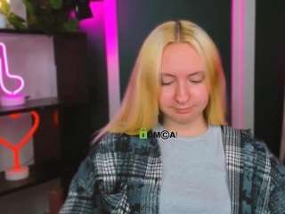 mila-glow's CamSoda show and profile