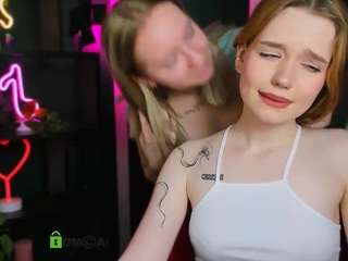 mila-glow's CamSoda show and profile