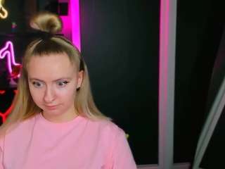 mila-glow's CamSoda show and profile